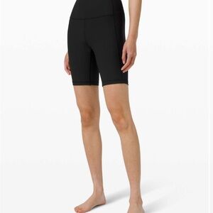 Lululemon Ribbed Contoured High-Rise Short 8"
Black size 4 biker shorts